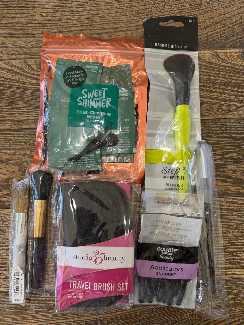 Makeup brush set and sweet and shimmer brush, cleaning wipes